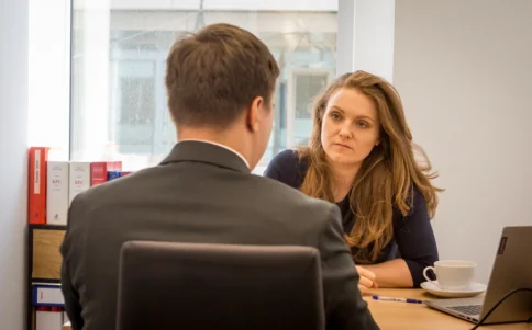 prosta spóła akcyjna - co to jest?